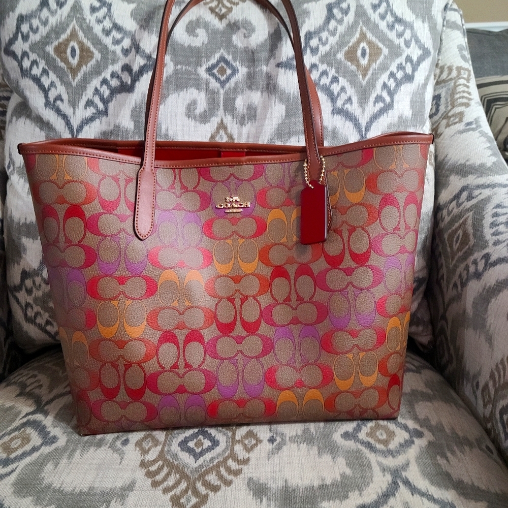 Coach J2054-C1316 Rainbow City Tote NWT